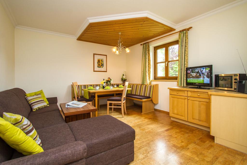 Ferienhaus Niedermoser Leogang Zimmer foto