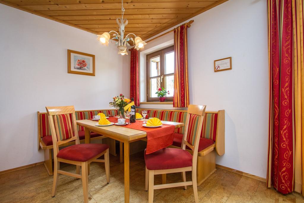 Ferienhaus Niedermoser Leogang Zimmer foto